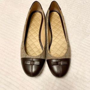 Lands’ End brown plaid flat shoes size 8